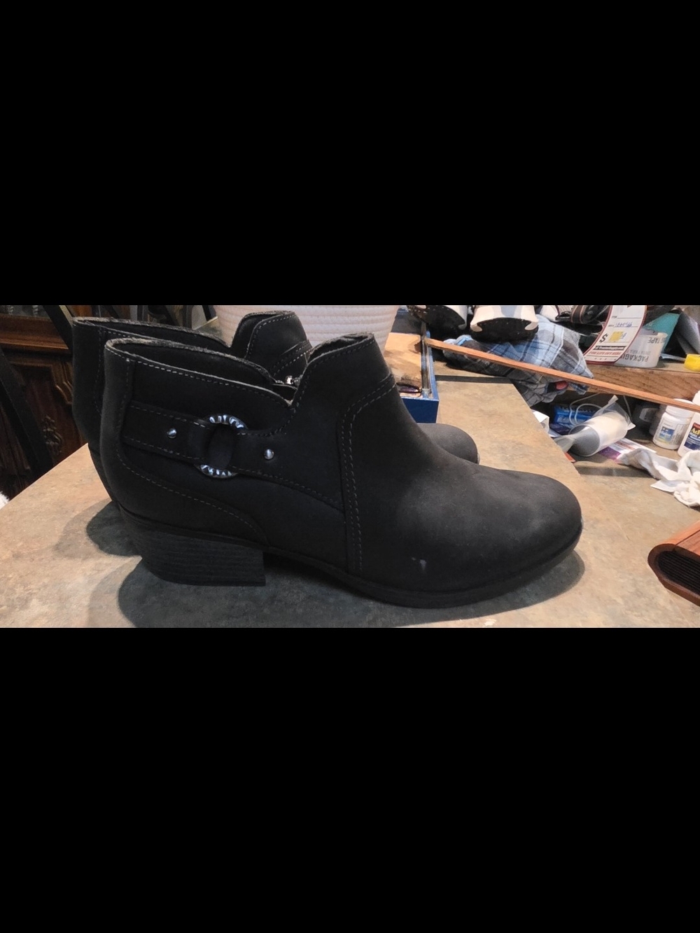 Clarks Charleton Leather Low Heel Ankle Booties with Buckle Accent Sz7